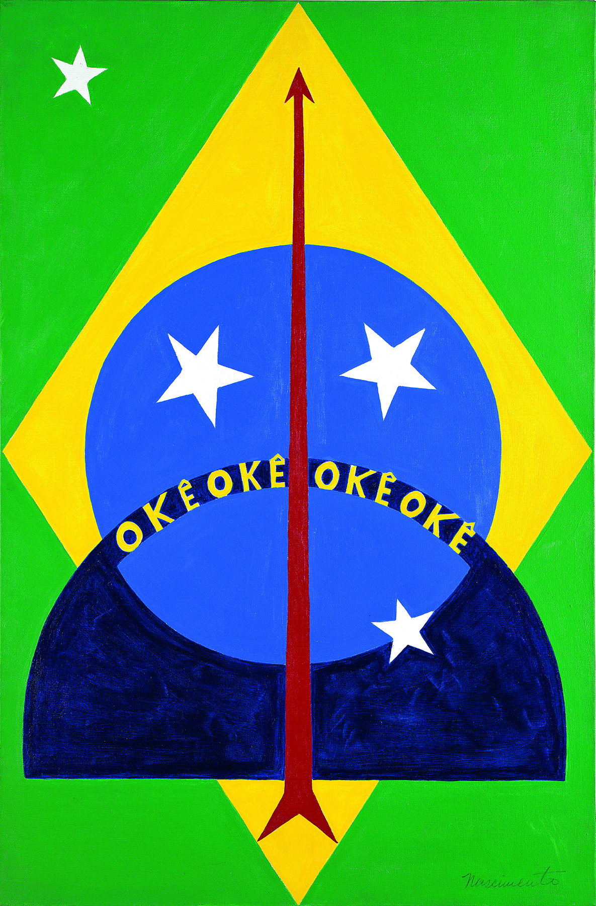 Pintura. A obra retrata a bandeira do Brasil, na vertical, com algumas modificações: há apenas quatro estrelas brancas, e uma delas encontra-se na parte verde. No centro da imagem, sobre o círculo azul, o texto: okê okê okê okê. Um arco azul-escuro e uma flecha vermelha foram incorporados à bandeira.