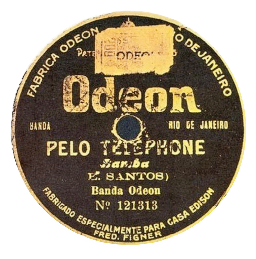 Fotografia. Selo redondo preto com dizeres em cor clara: Fábrica Odeon [...] Rio de Janeiro Odeon Banda — Rio de Janeiro Pelo telephone Bamba B. Santos Banda Odeon Nº 121313 Fabricado especialmente para Casa Edison Fred. Figner