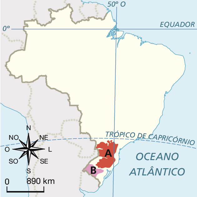 Mapa do Brasil com o interior da região Sul em vermelho indicado como A, e o oeste do extremo Sul em rosa indicado como B. No canto inferior esquerdo, rosa dos ventos e escala de 0 a 890 quilômetros.