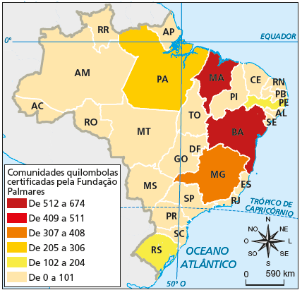 Mapa do Brasil que indica quantidade de comunidades quilombolas certificadas pela Fundação Palmares em cada unidade da federação. De 512 a 674: Maranhão e Bahia.
De 409 a 511: sem ocorrência. De 307 a 408: Minas Gerais. De 205 a 306: Pará. De 102 a 204: Pernambuco e Rio Grande do Sul. De 0 a 101: Acre, Amazonas, Roraima. Rondônia, Mato Grosso, Amapá, Tocantins, Piauí, Ceará, Rio Grande do Norte, Paraíba, Alagoas, Sergipe, Distrito Federal, Goiás, Mato Grosso do Sul, São Paulo, Espírito Santo, Rio de Janeiro, Paraná, Santa Catarina. Na parte inferior, à direita, rosa dos ventos e escala de 0 a 590 quilômetros