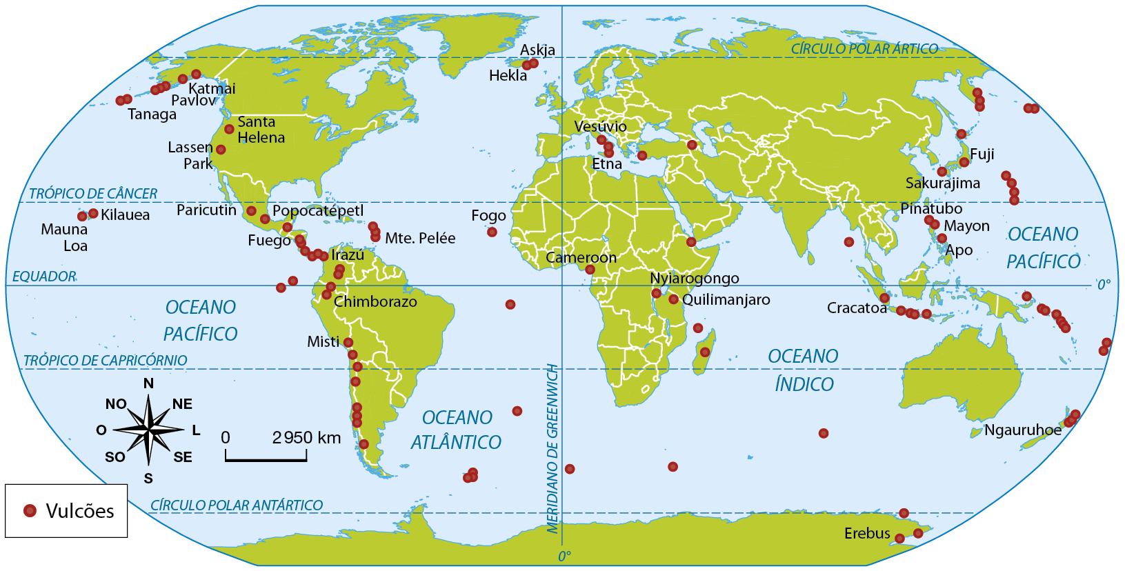 Mapa. Planisfério: principais vulcões (2018). Mapa contendo todos os continentes. Os principais vulcões estão representados pelo elemento gráfico de um ponto vermelho. Eles estão concentrados em países banhados pelo Oceano Pacífico. Divididos por continentes, estão listados alguns vulcões: América: Tanaga, Pavlov, Katmai, Santa Helena, Lassen Park, Paricutin, Popocatépetl, Monte Pelée, Fuego, Irazú, Misti, Chimborazo, Kilauea, Mauna Loa. África: Fogo, Cameroon, Nyiarogongo, Quilimanjaro. Europa: Askja, Hekla, Vesúvio, Etna. Ásia: Fuji, Sakurajima, Pinatubo, Mayon, Apo, Cracatoa. Oceania: Ngauruhoe. Antártica: Erebus Abaixo, rosa dos ventos e escala o a 2.950 quilômetros.