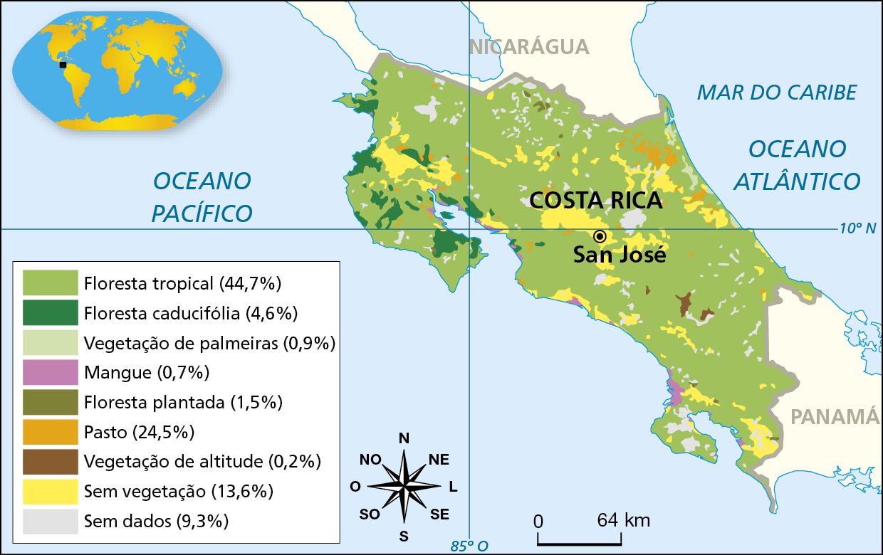 Mapa. Costa Rica: tipos de floresta 
Mapa representando o território da Costa Rica, na América Central, com destaque para diferentes tipos de florestas encontradas no país.
Em verde, Floresta tropical (44,7 por cento do território): ocupa a maior parte do território costa-riquenho e é margeada por outras florestas.
Em verde escuro, Floresta caducifólia (4,6 por cento): ocorre nas porções noroeste e oeste. 
Em verde claro, Vegetação de palmeiras (0,9 por cento): pequenas manchas no litoral nordeste e leste. 
Em rosa, Mangue (0,7 por cento): pequenas faixas nas porções sudoeste e oeste.
Em verde musgo, Floresta plantada (1,5 por cento): ocorrências na porção sudoeste. 
Em laranja, Pasto (24,5 por cento): manchas dispersas com maior concentração nas regiões nordeste e noroeste. 
Em marrom, Vegetação de altitude (0,2 por cento): pequenas ocorrências na porção centro-sul. 
Em amarelo, Sem vegetação (13,6 por cento): várias manchas de tamanhos variados, com concentração na região central ao redor da capital San José e nas porções noroeste e nordeste. 
Em cinza, Sem dados (9,3 por cento): várias manchas de tamanhos variados, com concentração nas regiões central, sudoeste e norte.
Na parte inferior, rosa dos ventos e escala de 0 a 64 quilômetros.
