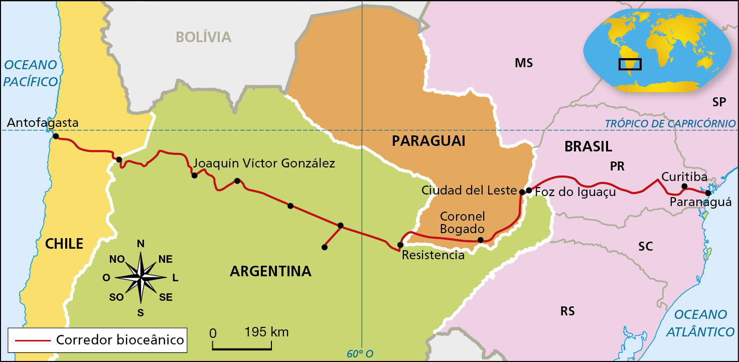 Mapa. Corredor Bioceânico Paranaguá-Antofagasta
Mapa temático com destaque para o corredor bioceânico que cruza horizontalmente o continente sul-americano deste Antofagasta, no Chile, até Paranaguá, no Brasil. 
Da cidade Antofagasta, no litoral oeste do Chile, parte uma linha vermelha representando o corredor bioceânico. Após cruzar o país, entra na Argentina e cruza as cidades Joaquín Victor González e Resistência, entra no Paraguai e passa pelas cidades Coronel Bogado e Ciudad del Leste. Em seguida, chega no Brasil por Foz do Iguaçu, passa por Curitiba e finalmente chega em Paranaguá, no litoral do estado do Paraná. Os quatro países estão representados por cores diferentes.
Na parte inferior esquerda, rosa dos ventos e escala de 0 a 195 quilômetros.