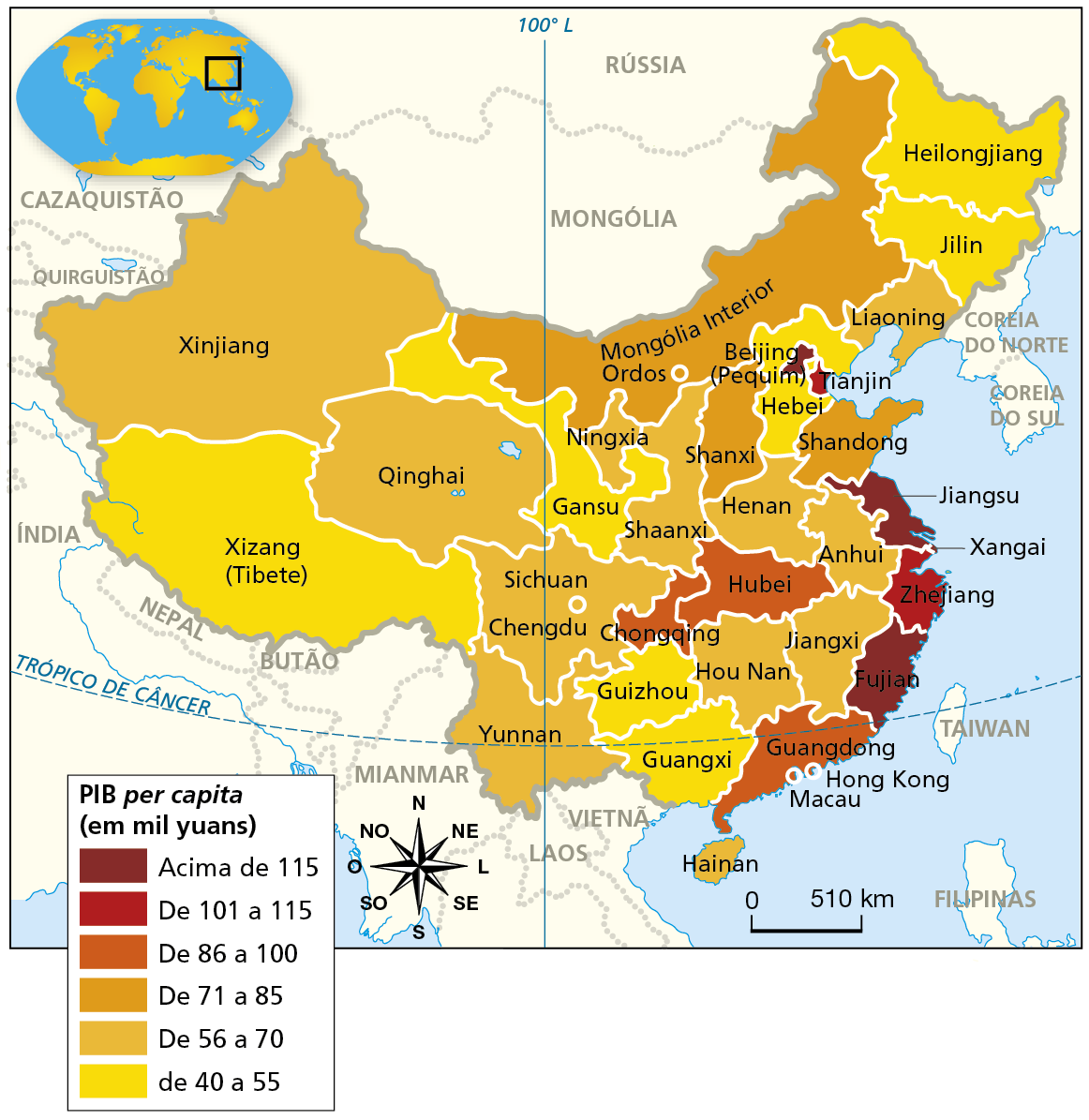 Mapa. China: PIB per capita – 2021. Mapa mostrando a distribuição do PIB per capita por províncias da China. Essas províncias estão destacadas em tonalidades de cor que variam do mais intenso, em vermelho escuro (PIB per capita mais elevado), para o mais claro, em amarelo (PIB per capita mais baixo). PIB per capita (em mil yuans). Acima de 115 mil yuans: Beijing (Pequim), Jiangsu, Xangai e Fujian. De 101 a 115 mil yuans: Zhejiang e Tianjin. De 86 a 100 mil yuans: Hubei, Chongqing, Guangdong, Hong Kong e Macau. De 71 a 85 mil yuans: Shanxi, Shandong, Mongólia Interior e Ordos. De 56 a 70 mil yuans: Xinjiang, Qinghai, Sichuan, Chengdu, Yunnan, Hou Nan, Jiangxi, Anhui, Henan, Ningxia, Shaanxi, Liaoning e Hainan. De 40 a 55 mil yuans: Xizang (Tibete), Gansu, Guizhou, Guangxi, Hebei, Jilin, Heilongjiang. Na parte inferior, a rosa dos ventos e ao lado, a escala de 0 a 510 quilômetros.