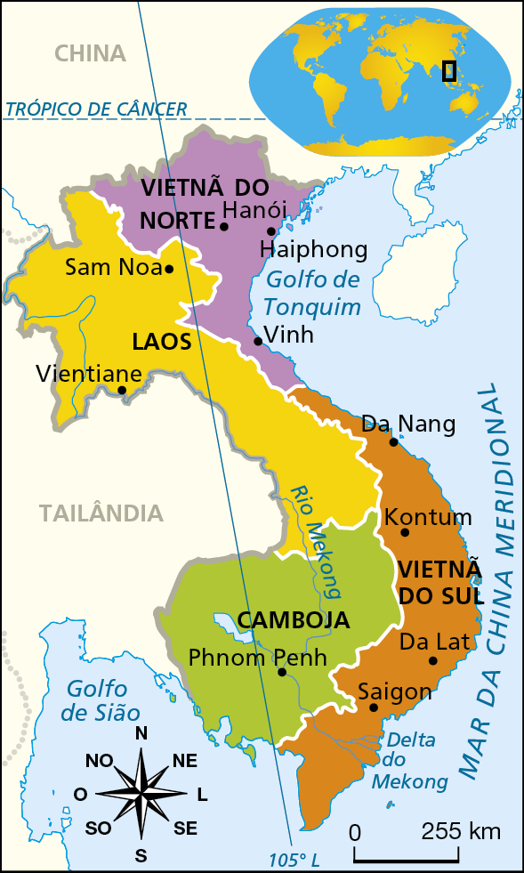 Mapa. A divisão da Indochina (1954). 
Sem legenda. 
Porção sudeste da Ásia, com destaque para região da Indochina. Em amarelo, Laos, incluindo as cidades de Sam Noa e Vientiane. Em verde, Camboja, incluindo a cidade de Phnom Penh. Em lilás, Vietnã do Norte, incluindo as cidades de Hanói, Haiphong e Vinh. Em laranja, Vietnã do Sul, incluindo as cidades de Da Nang, Kontum, Da Lat e Saigon.
Na parte inferior, rosa dos ventos e escala de 0 a 255 quilômetros.