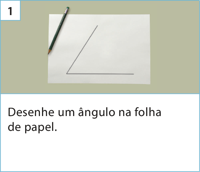 Fotografia: Uma folha de papel com o desenho da abertura de um ângulo. No canto superior esquerdo da folha há um lápis preto. Abaixo, o texto: Desenhe um ângulo na folha de papel.