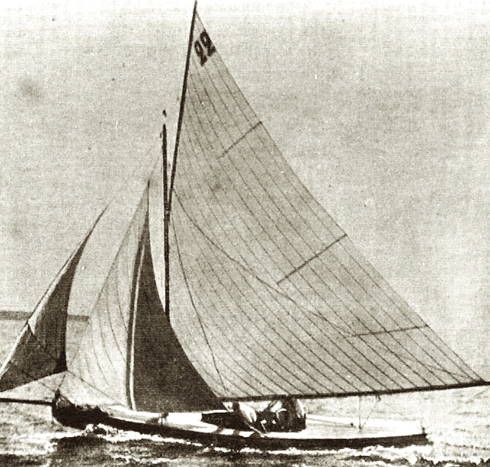 Fotografia em tons de sépia. Uma embarcação Lérina, barco pequeno com velas.