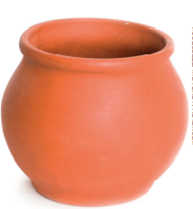 Imagem: Fotografia. Um vaso de cerâmica com formato arredondado e superfície de aspecto liso e opaco. Fim da imagem.