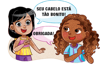 Imagem: Ilustração. Uma menina de pele clara, cabelos longos com franja em preto, usando blusa de alça em amarelo com detalhes e bermuda em lilás, apontando com o dedo indicador da mão esquerda para à menina à frente, diz : SEU CABELO ESTÁ TÃO BONITO! A menina olha para ele, de pele negra, cabelos encaracolados em chuquinha e usando camiseta em azul-claro, respondendo : OBRIGADA!  Fim da imagem.