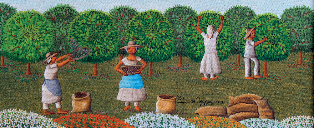 Imagem: Pintura. À frente, local com flores vistas parcialmente de pétalas de cor branca, vermelho, branca, laranja e outras em branco. Mais atrás, local com terreno aberto, com sacos de cor marrom à direita, três amontoados um sobre outro e à esquerda, uma mulher vista de frente de pele morena, com chapéu bege, vestido longo branco com pano de cor azul por cima e sapatos laranjas. Ela segura nas mãos uma peneira com grãos de café. À direita dela, um saco de cor bege com grãos de café de cor marrom. Na ponta da esquerda, outra mulher com o mesmo tipo de roupa, com o corpo para à direita, segurando peneira com os grãos para o alto. De frente para ela, saco com grãos de café. Mais ao fundo, de frente para árvores de folhas verdes com grãos de café, duas pessoas colhendo. Uma mulher vista de costas, com lenço na cabeça e vestido longo com mangas curtas, braços erguidos para o alto e sapatos amarelos. À direita, um homem com chapéu de cor bege, uma camiseta e calça de cor branca, com sapatos amarelos. Na parte superior, céu de cor azul-claro.  Fim da imagem.