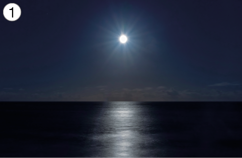 Imagem: Fotografia 1. Vista geral de local de noite, na parte superior, céu de cor azul-escuro, ao centro, lua arredondada de cor branca incandescente, com a luz radiante. Na parte inferior, nuvens brancas. A luz da lua se reflete na parte inferior.  Fim da imagem.