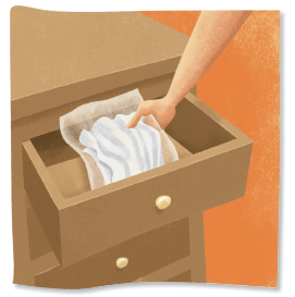 Imagem: Ilustração. Mão de pele clara colocando dentro de uma gaveta de cor marrom aberta, em gaveteiro, um tecido branco dentro de saco plástico. Ao fundo, à direita, parede de cor laranja.  Fim da imagem.