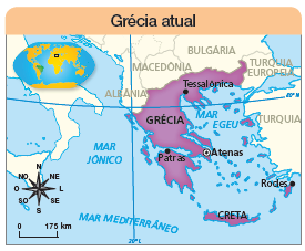 Imagem: Ilustração. Mapa. Grécia atual. À esquerda, na ponta superior, planisfério terrestre com destaque para área da Europa. Rosa dos ventos em preto com sentidos: N, NO, O, SO, S, SE, L, NE. Escala: 0 – 175 km Na parte sul, perto de Albânia, Macedônia, Bulgária, Turquia Europeia: Grécia, cidades de: Tessa Lônica, Atenas a capital, ilha de Patras, Creta e Rodes.   Fim da imagem.