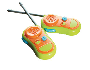 Imagem: Fotografia. Dois walkie-talkies verde e laranja com botões azuis. Fim da imagem.