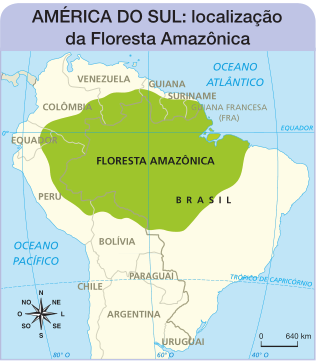 Imagem: Mapa. AMÉRICA DO SUL: localização da Floresta Amazônica. Mapa da América do Sul com destaque para a Floresta Amazônica, que abrange a Guiana Francesa (FRA), Suriname, Guiana, Venezuela, Colômbia, Equador, Peru, Bolívia e Brasil. No canto inferior esquerdo, a rosa dos ventos e à direita, a escala. Fim da imagem.