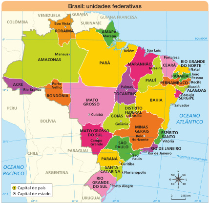 Imagem: Mapa. Brasil: unidades federativas. Mapa do Brasil com os estados e as capitais:  Estado: Acre; Capital: Rio Branco;  Estado: Amazonas; Capital: Manaus;  Estado: Roraima; Capital: Boa Vista;  Estado: Amapá; Capital: Macapá;  Estado: Pará; Capital: Belém;  Estado: Rondônia; Capital: Porto Velho;  Estado: Mato Grosso; Capital: Cuiabá;  Estado: Tocantins; Capital: Palmas;  Estado: Maranhão; Capital: São Luís;  Estado: Piauí; Capital: Teresina;  Estado: Ceará; Capital: Fortaleza;  Estado: Rio Grande do Norte; Capital: Natal;  Estado: Paraíba; Capital: João Pessoa;  Estado: Pernambuco; Capital: Recife;  Estado: Alagoas; Capital: Maceió;  Estado: Sergipe; Capital: Aracajú;  Estado: Bahia; Capital: Salvador;  Estado: Distrito Federal; Capital: Brasília (Capital do país);  Estado: Goiás; Capital: Goiânia;  Estado: Mato Grosso do Sul; Capital: Campo Grande;  Estado: Minas Gerais; Capital: Belo Horizonte;  Estado: Espírito Santo; Capital: Vitória;  Estado: Rio de Janeiro; Capital: Rio de Janeiro;  Estado: São Paulo; Capital: São Paulo;  Estado: Paraná; Capital: Curitiba;  Estado: Santa Catarina; Capital: Florianópolis;  Estado: Rio Grande do Sul; Capital: Porto Alegre.  No canto inferior direito, a rosa dos ventos (N, NE, L, SE, S, SO, O, NO) e a escala de 0 a 315 km.  Fim da imagem.