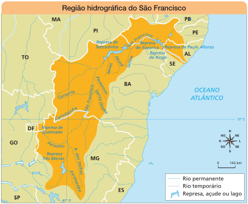 Imagem: Mapa. Região hidrográfica do São Francisco.  Rio permanente: Paraopeba, R. das Velhas, Paracatu, Carinhanha, Corrente, São Francisco.  Rio temporário: Santo Onofre, Paramirim, Verde, Jacaré, Salitre, São Francisco.   Represa, açude ou lago: Represa Três Marias, Represa de Queimado, Represa de Sobradinho, Represa de Itaparica, Represa de Xingó, Represa de Paulo Afonso.  No canto inferior direito, a rosa dos ventos (N, NE, L, SE, S, SO, O, NO) e a escala de 0 a 140 km.  Fim da imagem.