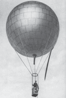 Imagem: Desenho em preto e branco. Um homem está dentro de um cesto, pendurado em um balão grande e redondo.   Fim da imagem.