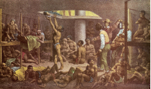 Imagem: Ilustração. Interior de um barco com aglomerado de homens e mulheres escravos seminus em um pequeno espaço. Fim da imagem.