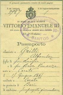 Imagem: Ilustração. Passaporte antigo destacando o título “Vittorio Emanuele III” e carimbo de Santos. Fim da imagem.