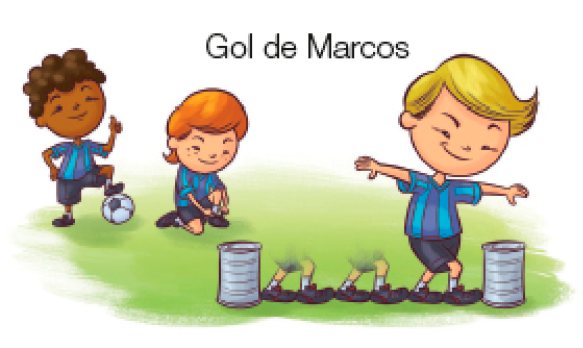Imagem: Ilustração. À esquerda, Marcos, menino loiro com uniforme azul está colocando os pés um na frente do outro entre duas latinhas, que estão próximas (Gol de Marcos).  Fim da imagem.