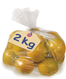 fotografia de laranjas dentro de uma sacola e uma etiqueta indicando 2 kg. 