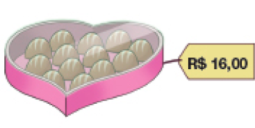 Ilustração. Uma caixa com formato de coração. Dentro há bombons e ao lado, uma etiqueta com o preço: R$ 16,00. 