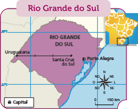 Imagem: Mapa. Rio Grande do Sul. Parte do mapa do Brasil com destaque para o Rio Grande do Sul. Entre Uruguaiana e Santa Cruz do Sul há uma reta numérica com três pontos. Ao lado, a capital: Porto Alegre. No canto inferior direito, a rosa dos ventos e a escala. No canto superior direito, mapa do Brasil com destaque para a região descrita.  Fim da imagem.