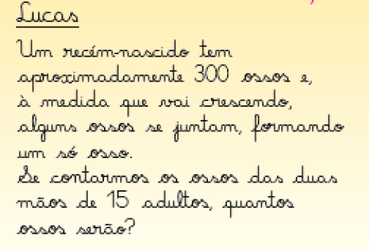 Imagem: Ilustração. Papel amarelo com o texto: Lucas - Um recém-nascido tem aproximadamente 300 ossos e, à medida que vai crescendo, alguns ossos se juntam, formando um só osso. Se contarmos os ossos das duas mãos de 15 adultos, quantos ossos serão? Fim da imagem.