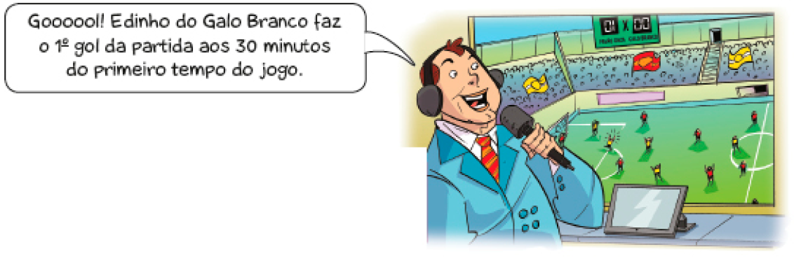 Ilustração. Um homem com fones de ouvidos e terno está segurando um microfone. Ele fala: Goooool! Edinho do Galo Branco faz o 1 gol da partida aos 30 minutos do primeiro tempo do jogo. Na frente dele, vista de cima de jogadores em um campo de futebol.