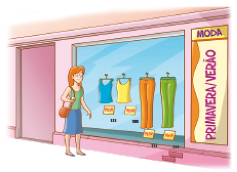 Imagem: Ilustração. Márcia, mulher loira está sorrindo e olhando uma vitrine com roupas. Ao lado, placa com a informação: MODA PRIMAVERA/VERÃO.  Fim da imagem.