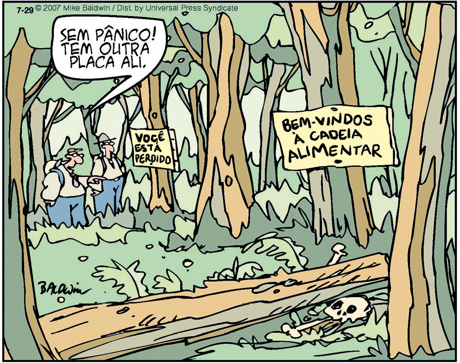 Charge. Dois homens vestindo chapéu, camisa esverdeada, calça azul e mochila, estão parados no meio de uma floresta. Na frente deles há uma árvore caída com um esqueleto embaixo. Eles olham para uma placa pendurada em uma árvore próxima que diz: Você está perdido. Um dos homens diz: sem pânico! Tem outra placa ali. A segunda placa diz: Bem-vindos à cadeia alimentar.