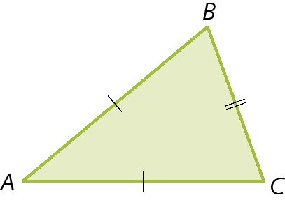 Figura geométrica. Triângulo ABC verde com um tracinho nos lados AB e AC e dois tracinhos no lado BC.