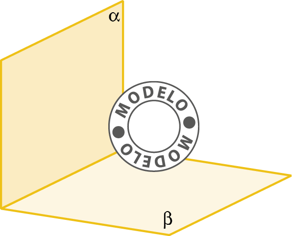 Figura geométrica. Figura amarela com formato de paralelogramo representando parte de um plano na vertical nomeado alfa. Na horizontal outra figura amarela com formato de paralelogramo representando parte de um plano nomeado beta. Os dois planos formam um ângulo de 90 graus entre eles e tem um dos lados maiores do paralelogramo coincidindo. Ícone de modelo ao centro da ilustração.