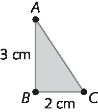 Figura geométrica: triângulo cinza com os vértices identificados com as letras A, B e C maiúsculas. Há a indicação de que o lado AB mede três centímetros e o lado BC mede dois centímetros.