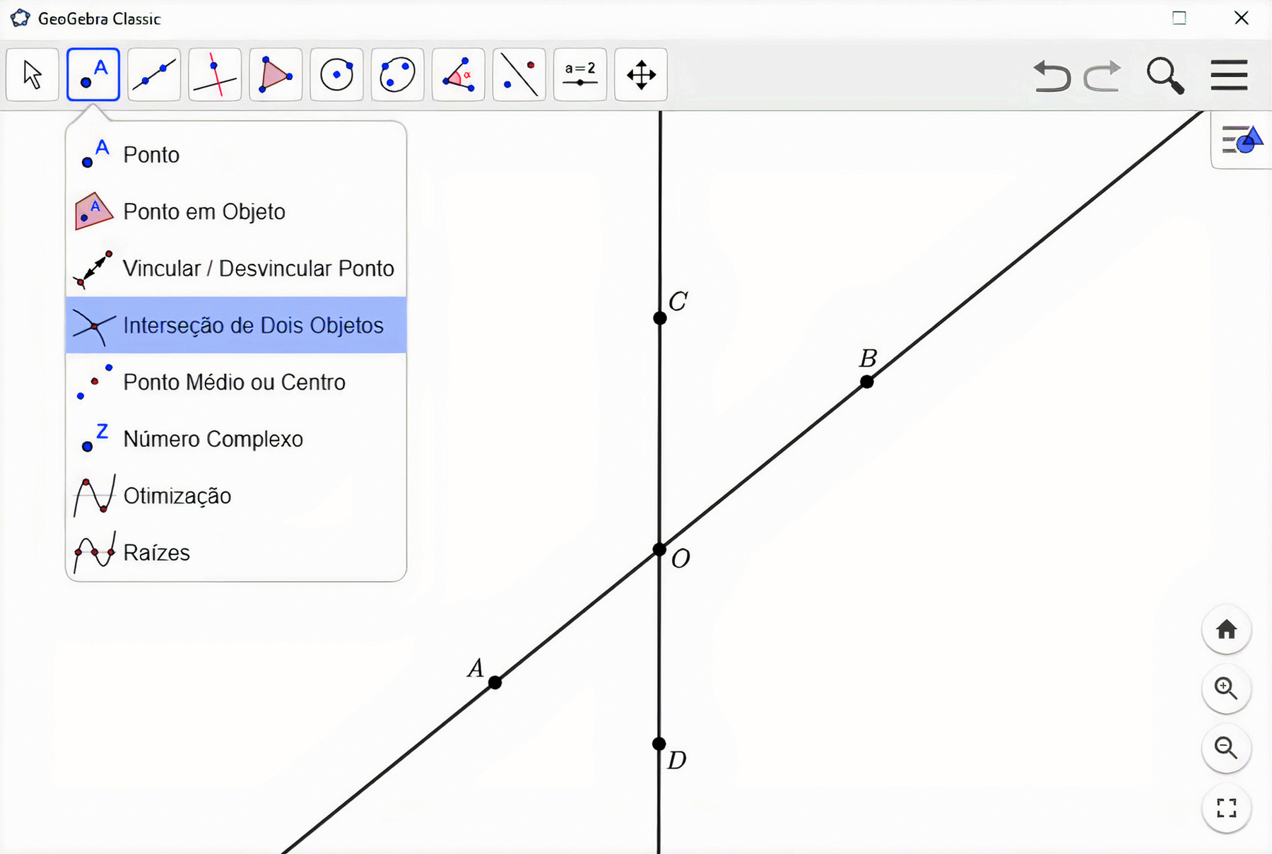 Captura de tela. Software de geometria dinâmica. Na parte superior, botões de comandos. Destaque para botão com a letra A e um ponto com aba destacada: intersecção de dois objetos. Abaixo, na tela, reta vertical com ponto C acima e ponto D abaixo. No centro, ponto O. Reta na diagonal com ponto A à esquerda e ponto B à direita cruza reta CD em O.