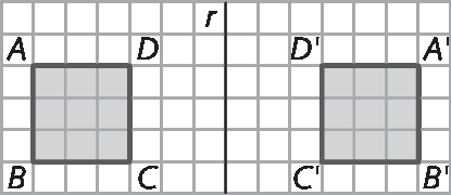 Ilustração. Um retângulo, formado por 84 quadradinhos, cada um com 0 vírgula 5 centímetro de lado, sendo 14 na horizontal e 6 na vertical. Os quadradinhos são desenhados por segmentos cinza claro.  Sobre toda a extensão do segmento vertical da oitava coluna, uma reta preta, nomeada como r minúsculo. A terceira linha, quando se cruza com a segunda coluna, determina o ponto A. A sexta linha, quando se cruza com a segunda coluna, determina o ponto B. A sexta linha, quando se cruza com a quinta coluna, determina o ponto C.  A terceira linha, quando se cruza com a quinta coluna, determina o ponto D. Segmentos espessos, cinza escuro, ligam os vértices A e B, B e C, C e D, D e A determinando um quadrado ABCD preenchido pela cor cinza médio. A terceira linha, quando se cruza com a décima quarta coluna, determina o ponto A linha. A sexta linha, quando se cruza com a décima quarta coluna, determina o ponto B linha. A sexta linha, quando se cruza com a décima primeira coluna, determina o ponto C linha.  A terceira linha, quando se cruza com a décima primeira coluna, determina o ponto D linha. Segmentos espessos, cinza escuro, ligam os vértices A linha e B linha, B linha e C linha, C linha e D linha, D linha e A linha determinando um quadrado A linha B linha C linha D linha, preenchido pela cor cinza médio.
