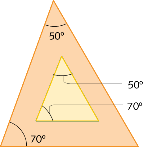Figura geométrica. Triângulo. Um dos ângulos internos tem abertura medindo 50 graus e outro ângulo interno tem abertura medindo 70 graus. No interior do triângulo, está representado um outro triângulo com ângulos correspondentes de mesma medida. Os lados do triângulo de dentro são paralelos aos lados do triângulo de fora.