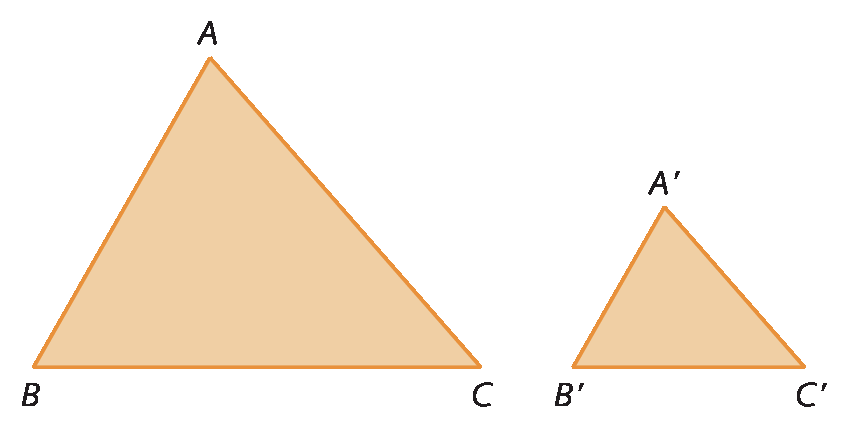 Figuras geométricas. Dois triângulos semelhantes: ABC e A linha, B linha, C linha.