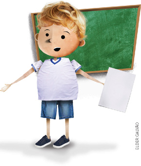 IMAGEM: um garoto segurando um papel, em frente à lousa, com os braços abertos na altura da cintura. FIM DA IMAGEM.