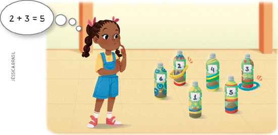 IMAGEM: uma menina observa as argolas que estão nas garrafas pet e os números das garrafas. ela faz a conta da soma dos números acertados: dois mais três é igual a cinco. FIM DA IMAGEM.
