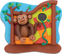 IMAGEM: um macaco em uma casa ladrilhada, feitos de massa de modelar. a janela da casa é redonda e dela sai uma corda. a estrutura da casa é de troncos de árvore. FIM DA IMAGEM.