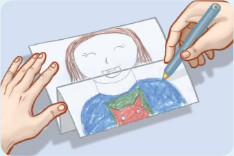 IMAGEM: com a folha dobrada, a pessoa faz o desenho da menina sorridente com lápis de cor. FIM DA IMAGEM.