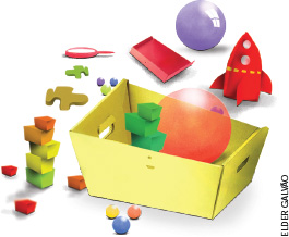 IMAGEM: brinquedos espalhados no chão: blocos de montar, bolinhas de gude, uma bola e um foguete. em uma caixa ao lado, há outra bola e mais blocos. FIM DA IMAGEM.