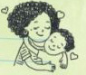 IMAGEM: a mãe e o menino desenhados na página do diário. eles se abraçam, sorridentes, com os olhos fechados. três corações foram desenhados ao redor. FIM DA IMAGEM.