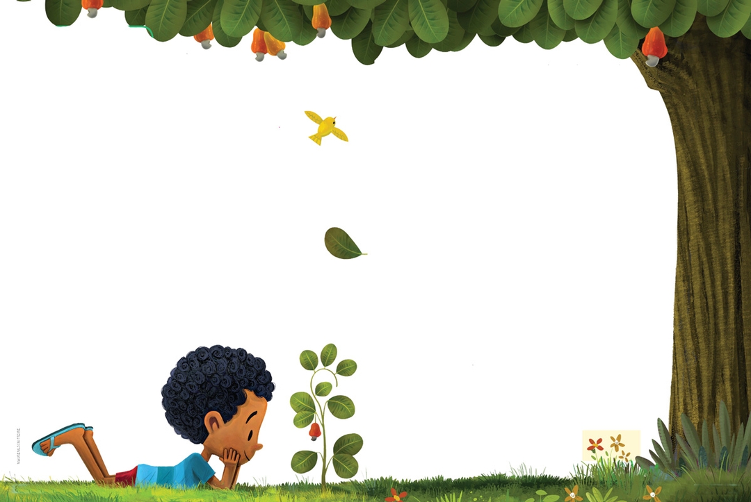 IMAGEM: um menino está deitado de bruços em um gramado e apoia sua cabeça sobre as duas mãos. ele observa um pé de caju, com um fruto. ao lado, há um grande cajueiro. FIM DA IMAGEM.