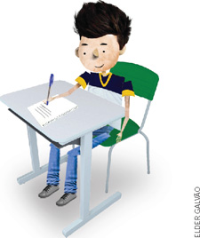 IMAGEM: um menino está sentado em frente a uma carteira, sobre a qual ele escreve, em uma folha de papel, com uma caneta. FIM DA IMAGEM.