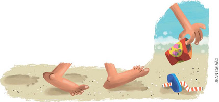 IMAGEM: uma pessoa caminha descalça pela praia e recolhe lixo da areia. FIM DA IMAGEM.