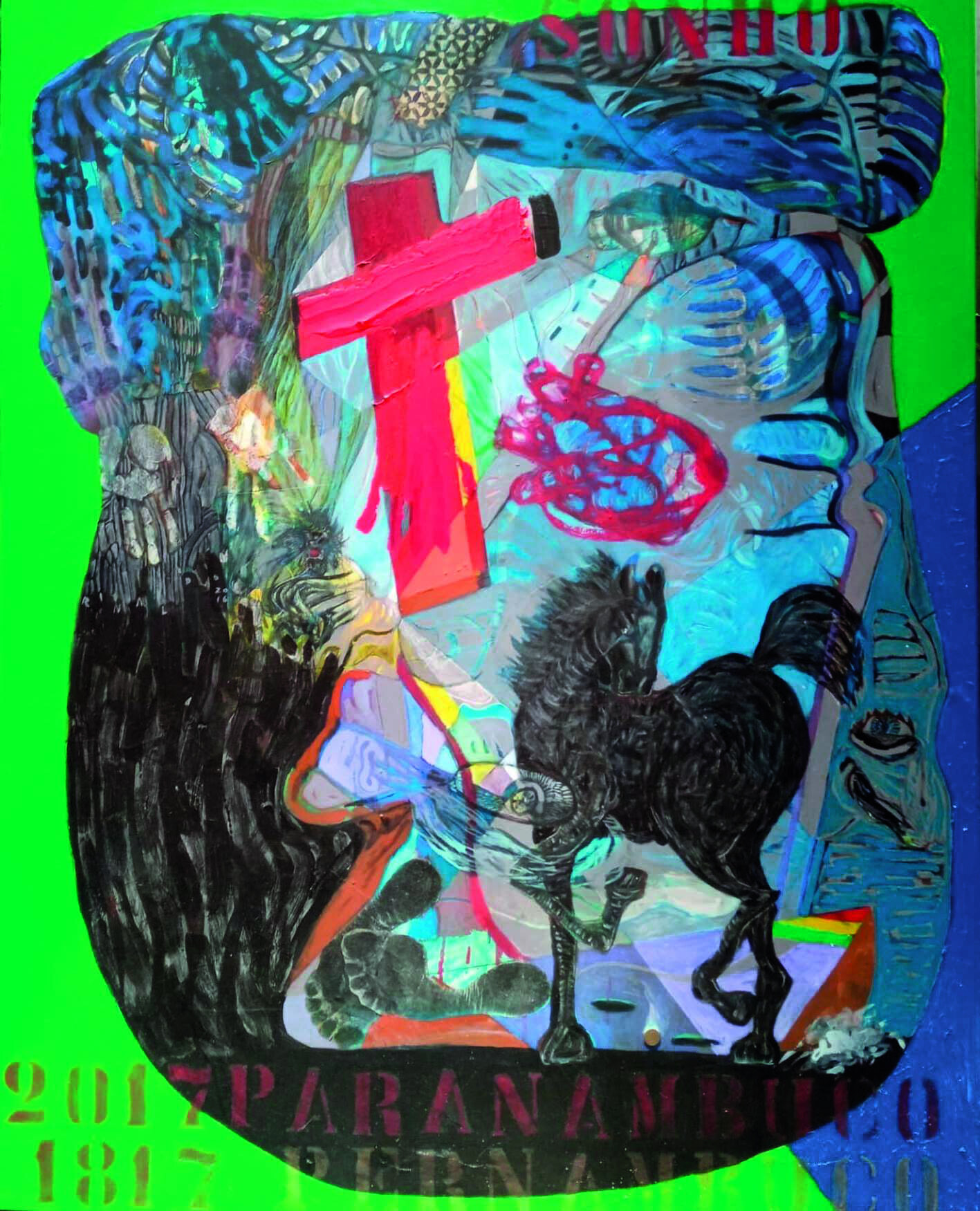Pintura. Sobre um fundo verde, uma forma arredondada azul e preta. Sobre eles,  diversos símbolos, como um crucifixo vermelho manchado de amarelo, a silhueta de um cavalo na cor preta, solas de pés, pessoas e rostos humanos. 
No alto, à direita, em letras de forma na cor vermelha, o texto: 'Sonho'.
Na parte inferior, em letras de forma na cor vermelha, o texto: '2017. Paranambuco. 1817. Pernambuco'.