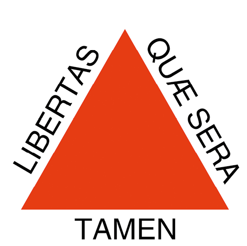 Ilustração. Detalhe da bandeira de Minas Gerais. Triângulo equilátero vermelho com os textos em latim: na lateral esquerda, 'Libertas', na lateral direita, 'Quae sera', na base do triângulo, 'Tamen'.